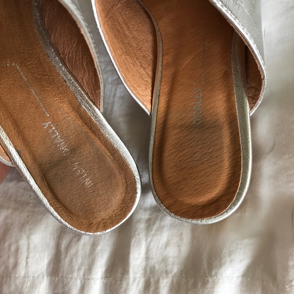 Intentionally Blank Leather Sandal - Picture 6 of 8